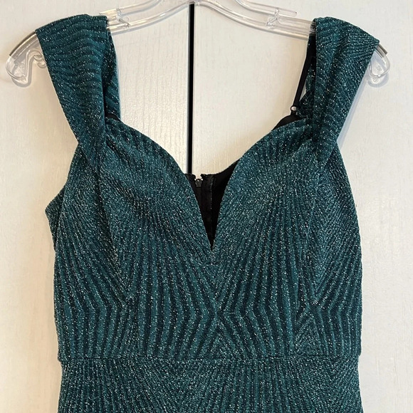 City Triangles Metallic Off The Shoulder Deep V-Neck Formal Evening Gown Sz 4 - Picture 6 of 16